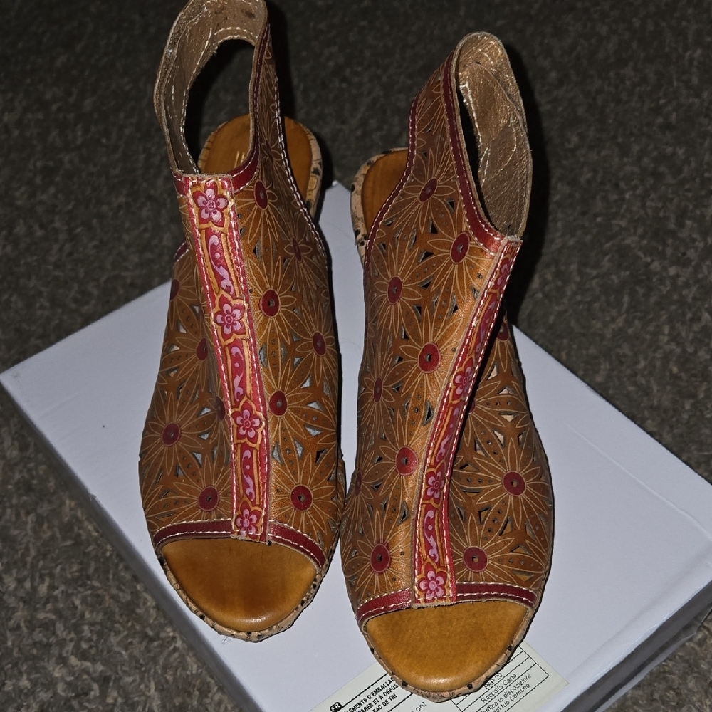 SPRING STEP L'ATISTE Tan and Pink Heels with Floral Cutouts - Picture 3 of 7